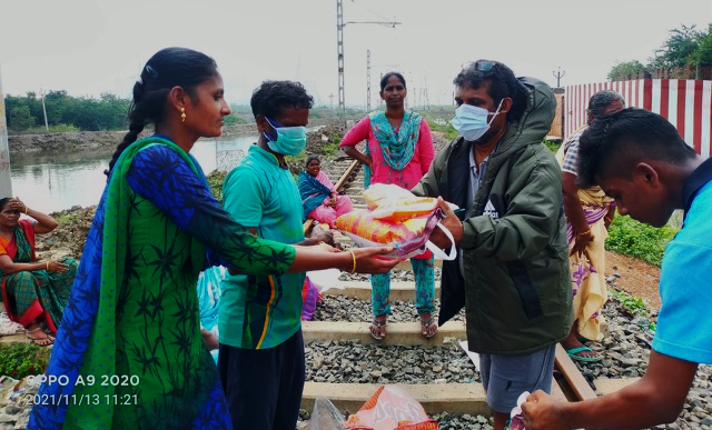 poor woman from India receiving coronavirus emergency rations